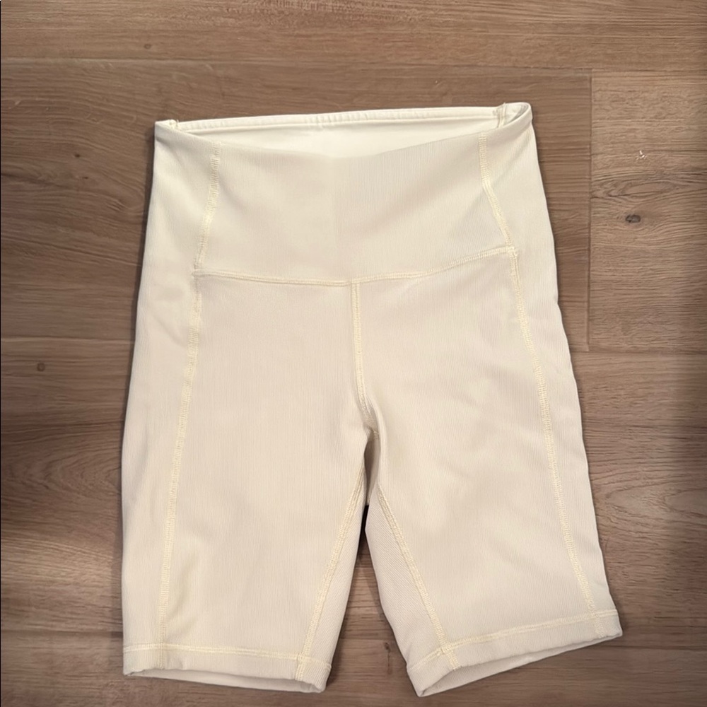 NWOT Lululemon Cream Biker Shorts Size 4 Women's Cream High-Waisted Shorts